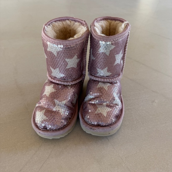 UGG Toddler Classic Short II Sequin Star Boots Pink Crystal | Girls Size 8 - Picture 3 of 9